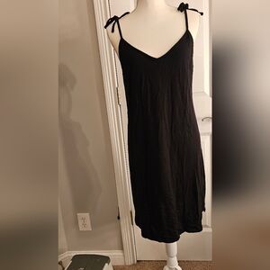 ⭐ 2 for $15 ⭐ Basic Black Tie on Shoulders size M